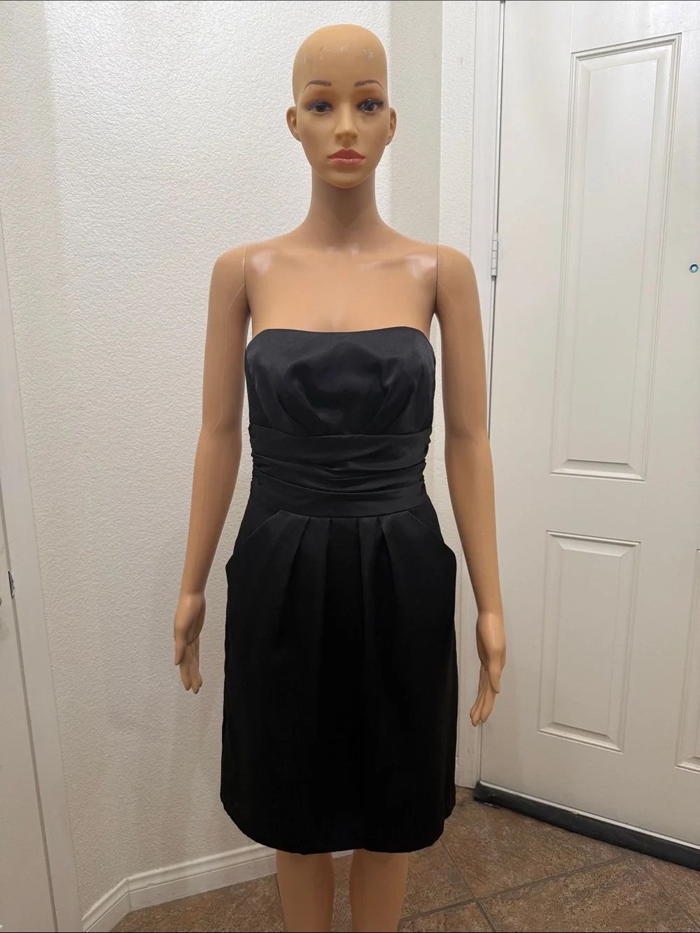 David's Bridal Black Strapless Pleated Ruched Cocktail Dress Size 2 Pockets